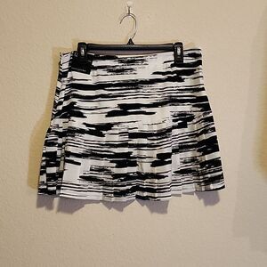 Banana Republic Black/White Pleated Skirt